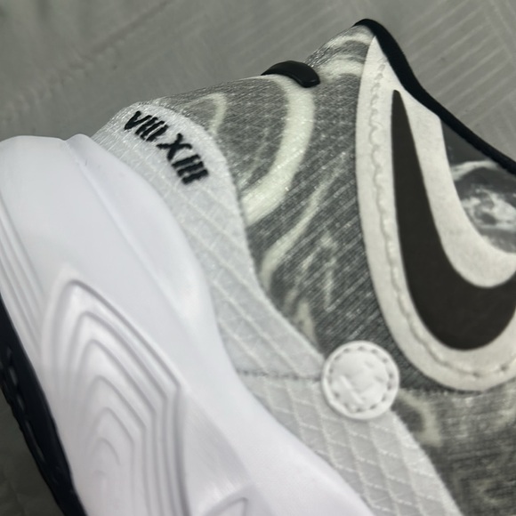 Athletic_Shoes
